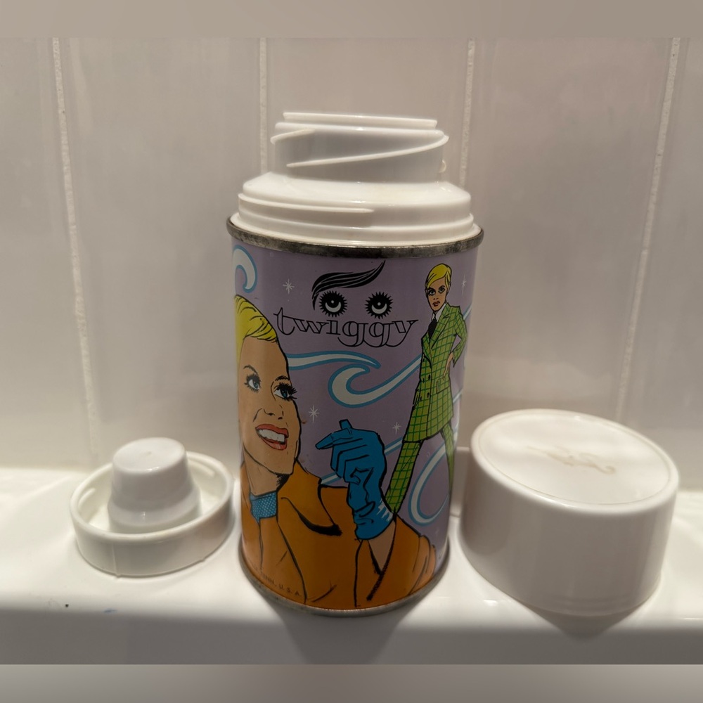 RARE 1967 TWIGGY Fashion Model thermos by ALADDIN VINTAGE 8 OZ piece of history